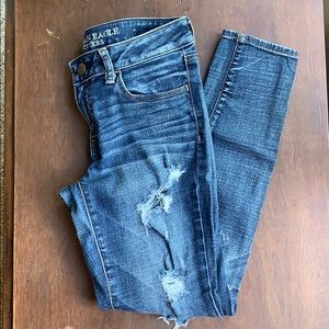 AEO Jegging Super Stretch Distressed size 8/short